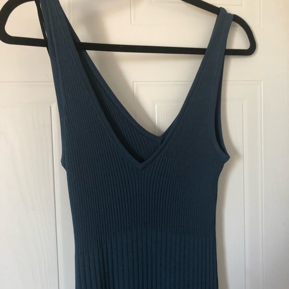 Babaton ribbed knit midi V-neck dress - Picture 7 of 12